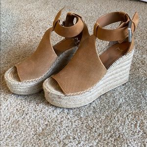 Marc Fisher MLANNIE Wedge heel size 5.5.